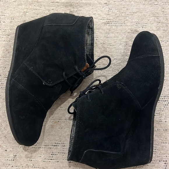 Tom's black wedge booties size 11 - Picture 3 of 9